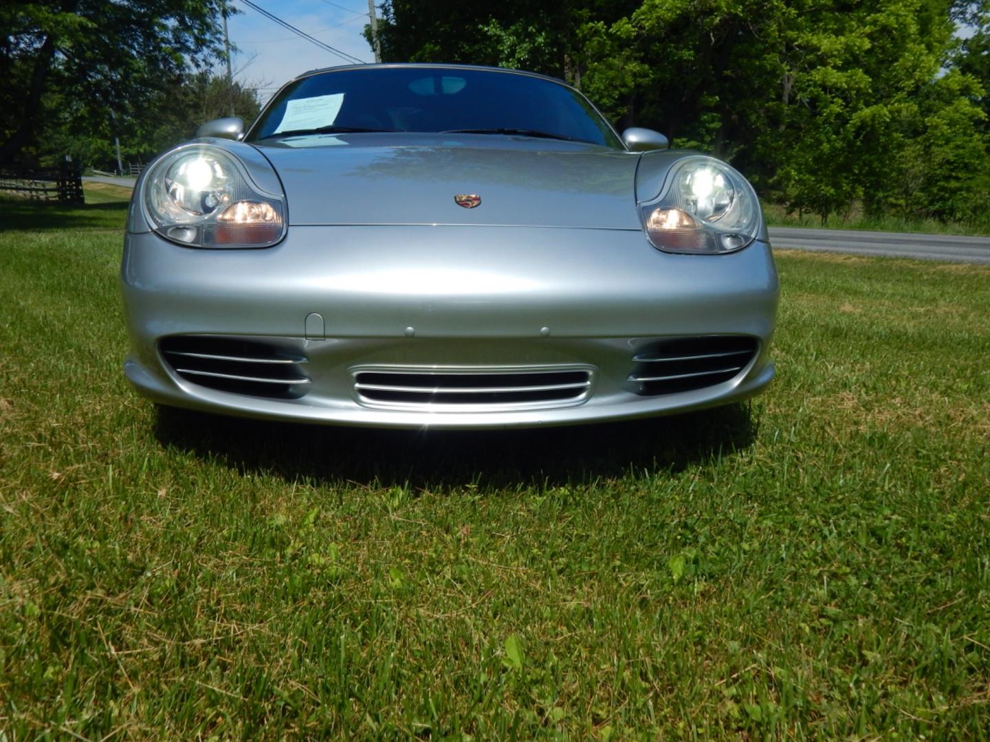 2003 Silver /Blue Leather Porsche Boxster S (WP0CB29873U) with an 3.2L H6 DOHC 24V engine, 6 speed manual transmission, located at 6528 Lower York Road, New Hope, PA, 18938, (215) 862-9555, 40.358707, -74.977882 - Photo#11